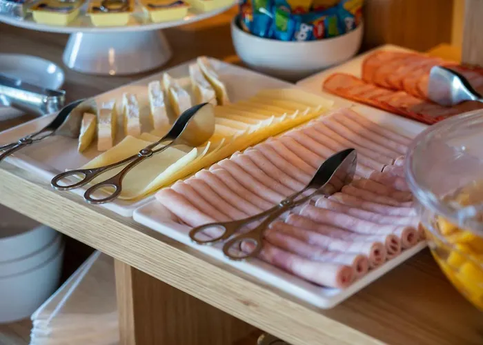 Spot Family فندق 3*