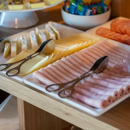 Spot Family Hotell 3*